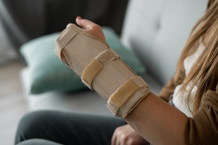 Wrist brace