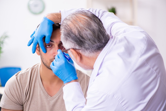 Doctor evaluating a patient for a concussion